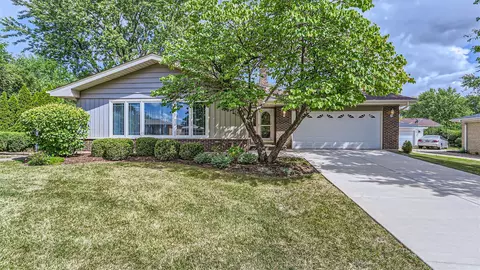 520 Merlin Dr, Schaumburg, IL 60193