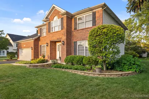 710 Pinecreek Dr, North Aurora, IL 60542
