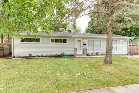 36115 N Oakwood Dr, Gurnee, IL 60031