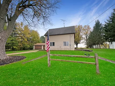213 North St, Nora, IL 61059