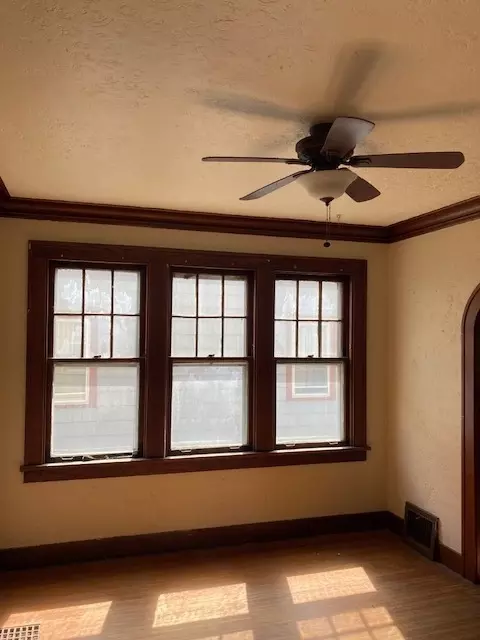 1021 Logan Ave, Elgin, IL 60120 photo 3