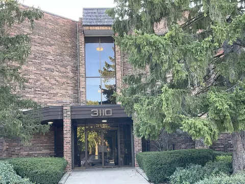 3110 Pheasant Creek Dr #202, Northbrook, IL 60062