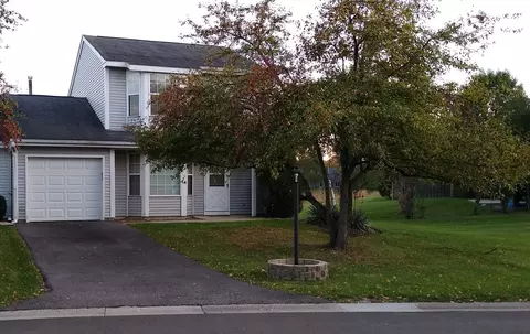 3409 Southport Dr, Island Lake, IL 60042