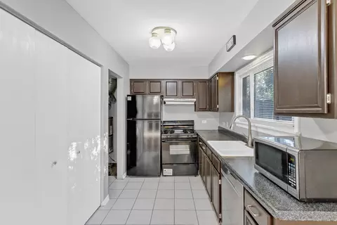 308 Chaparral Cir, Elgin, IL 60120 photo 13