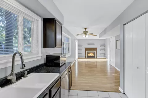 308 Chaparral Cir, Elgin, IL 60120 photo 10