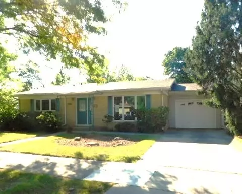 913 Beverly Dr, Wheeling, IL 60090