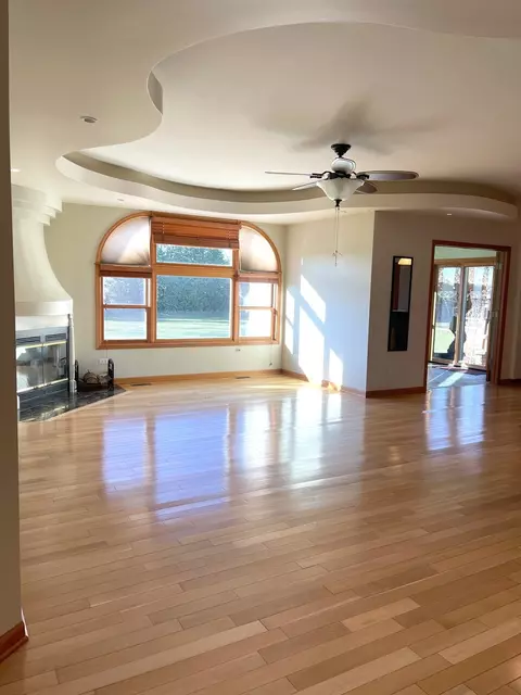 Living - 3099 E 1825th Rd, Ottawa, IL 61350 photo 3 of 5