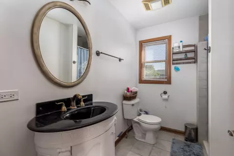 Bath - 3099 E 1825th Rd, Ottawa, IL 61350 photo 1 of 5