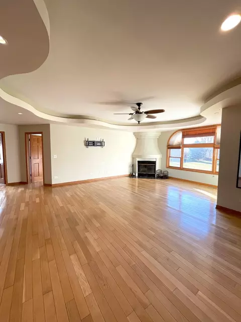 Living - 3099 E 1825th Rd, Ottawa, IL 61350 photo 4 of 5