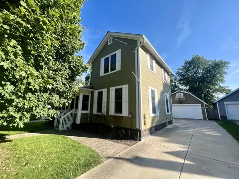 522 Cleveland Ave, Batavia, IL 60510