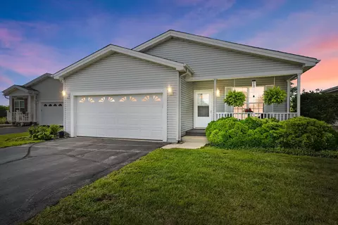 104 Gulfstream Ct, Grayslake, IL 60030