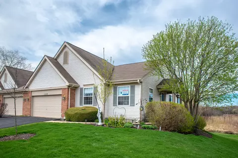 1228 E Oakwood Dr, Fox Lake, IL 60020
