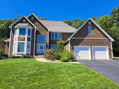 32 N Holly Ave, Fox Lake, IL 60020