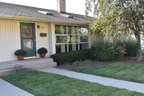 920 N Milwaukee Ave #B, Libertyville, IL 60048
