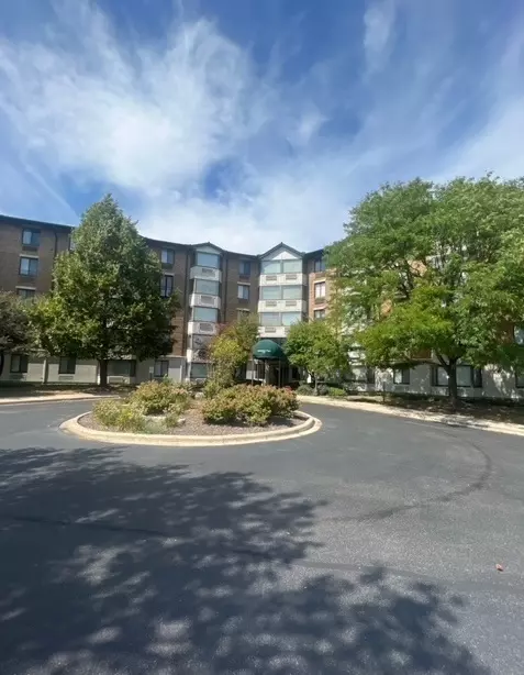 470 Fawell Blvd #302, Glen Ellyn, IL 60137