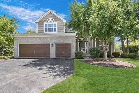 1157 Laurel Ln, Gurnee, IL 60031