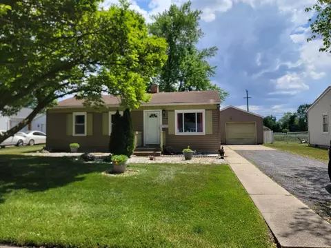 808 Robert St, Aurora, IL 60506