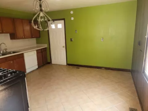 808 Robert St, Aurora, IL 60506 photo 5