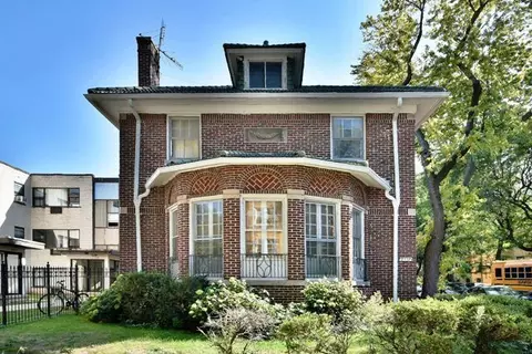 2157 W Arthur Ave, Chicago, IL 60645