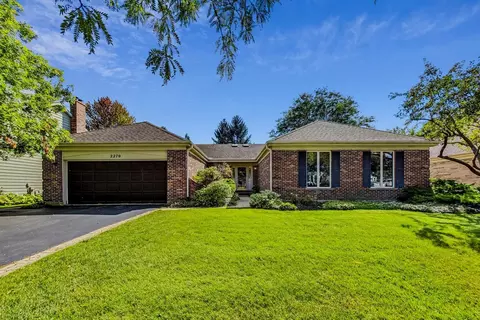 2270 N Charter Point Dr, Arlington Heights, IL 60004