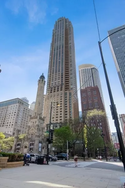 800 N Michigan Ave #2501, Chicago, IL 60611