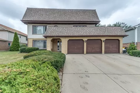 62 Terry Dr, Roselle, IL 60172