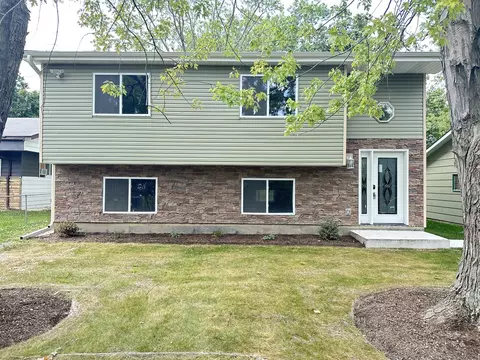 1027 Adams Ave, Winthrop Harbor, IL 60096