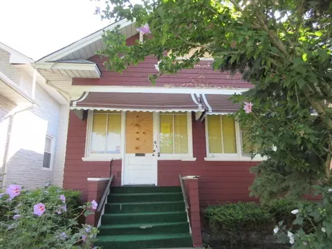 916 N Humphrey Ave, Oak Park, IL 60302