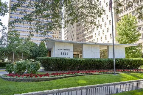 3950 N Lake Shore Dr #920, Chicago, IL 60613