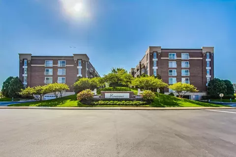 7021 W Touhy Ave #401, Niles, IL 60714