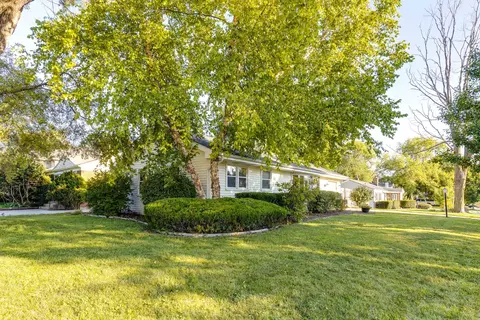 307 S Prairie Ave, Mundelein, IL 60060