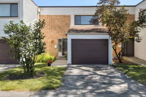 1009 Spring Mill Dr, Hoffman Estates, IL 60169