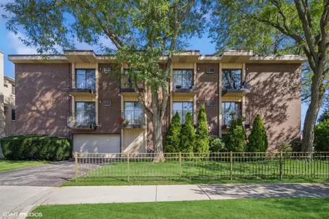 550 S Graceland Ave #10, Des Plaines, IL 60016