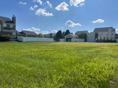 75 Atkinson Dr, Sugar Grove, IL 60554