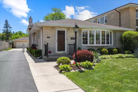 11 Burlington Ave, Western Springs, IL 60558