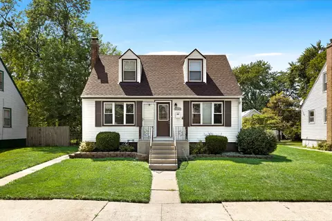 17542 Community St, Lansing, IL 60438