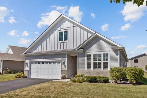 960 Carolina Ct, Pingree Grove, IL 60140