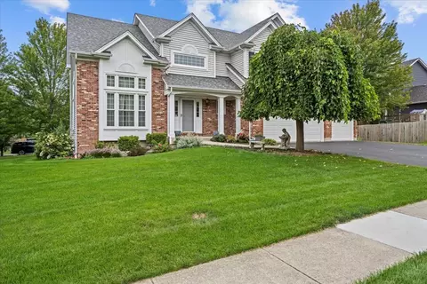 805 Hartfield Dr, North Aurora, IL 60542
