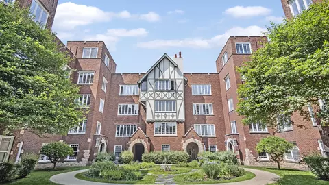 2476 W Estes Ave #3, Chicago, IL 60645