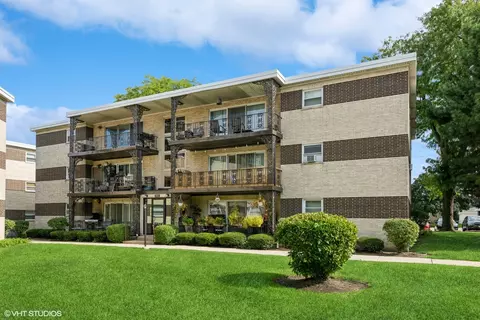 301 E Plainfield Rd #16-5, La Grange, IL 60525