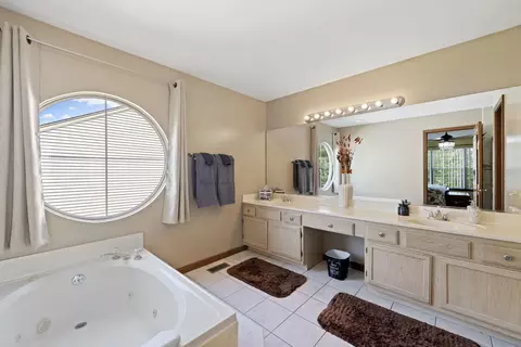 1860 Gleneagle Cir, Elgin, IL 60123 photo 25
