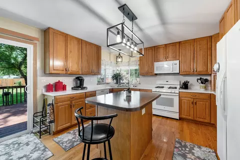 1860 Gleneagle Cir, Elgin, IL 60123 photo 8