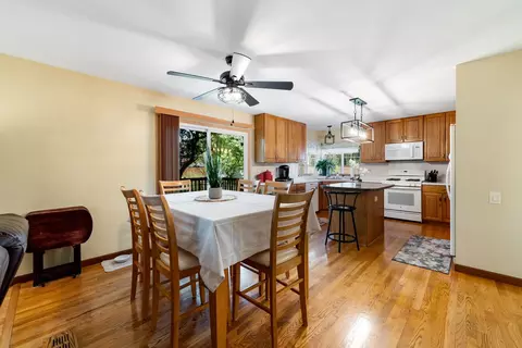 1860 Gleneagle Cir, Elgin, IL 60123 photo 9