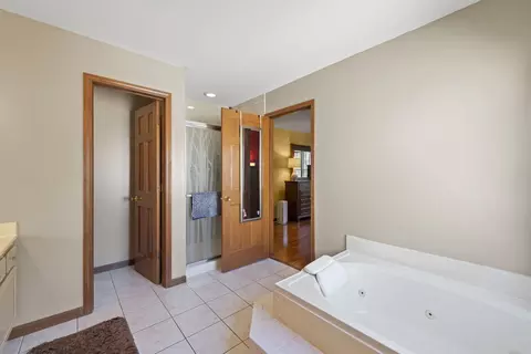 1860 Gleneagle Cir, Elgin, IL 60123 photo 27