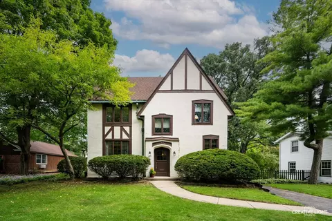 843 Hardin Ave, Aurora, IL 60506
