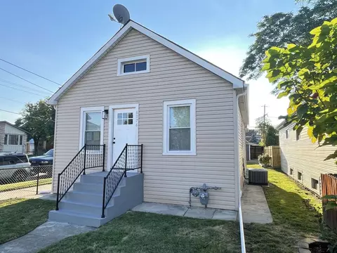 6076 S 75th Ct, Summit, IL 60501