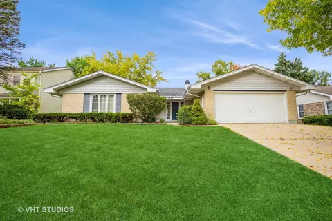 1332 Churchill Rd, Schaumburg, IL 60195