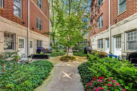 3947 N Hermitage Ave, Chicago, IL 60613 photo 2