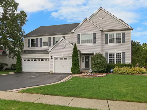 376 W Prairie Walk Ln, Round Lake, IL 60073