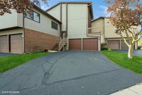 74 Salt Creek Rd, Roselle, IL 60172